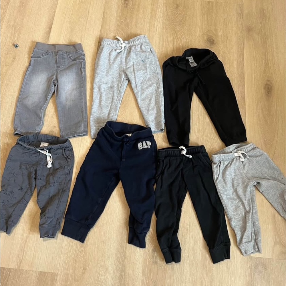 Toddler boy pant bundle
18-24months and 2T & 3T boys pants . Carter and baby gap